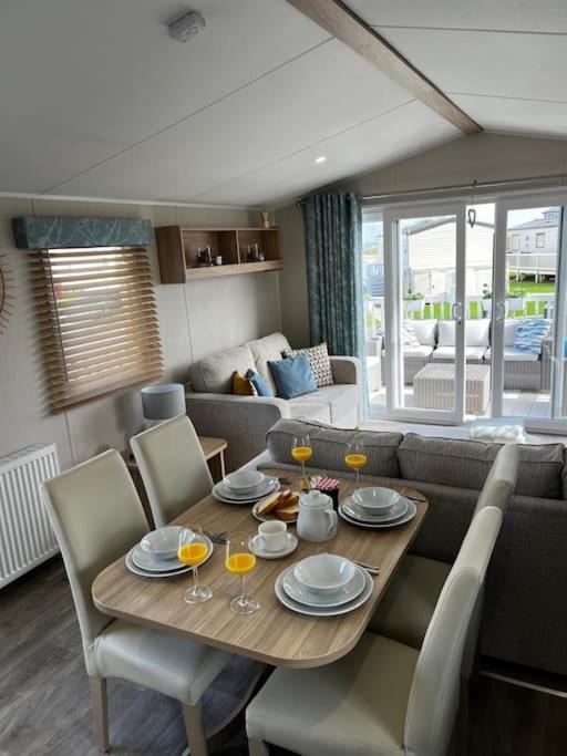 Sandy Bay Caravan Getaway Holiday home *